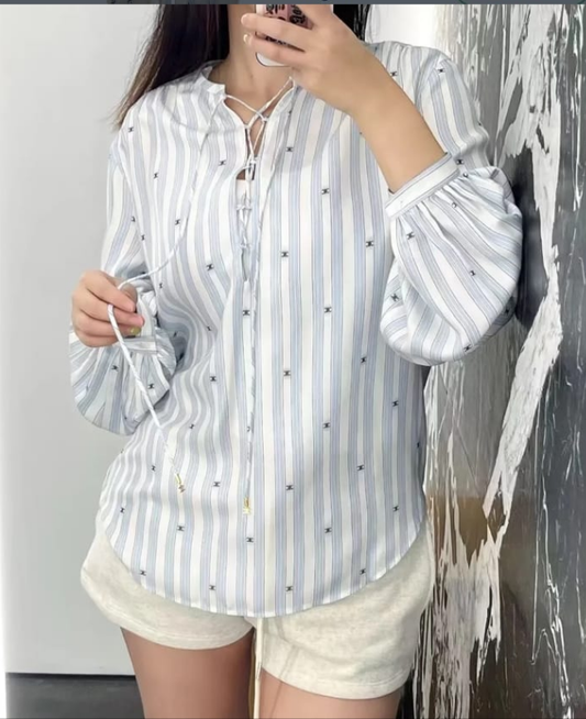 BLUSA CELINE ROMY IN SETA A RIGHE
GESSO/AZZURRO CIELO